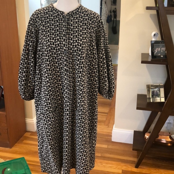 WRAP London black & white button close dress with open front pockets.  Size 18. - Picture 1 of 11